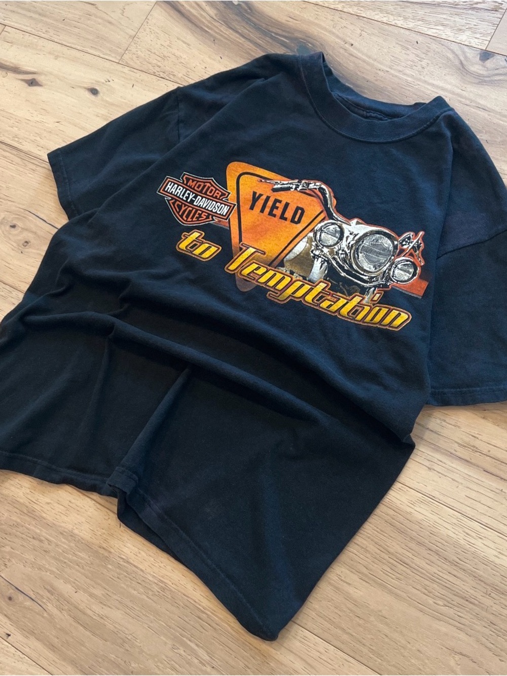 Vintage 1999 Harley Davidson Distressed Biker Tee Motown Yield to Temptation